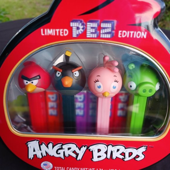 Angry Birds PEZ Dispensers Candy With Limited Edition Collector Tin NEW - Picture 5 of 7